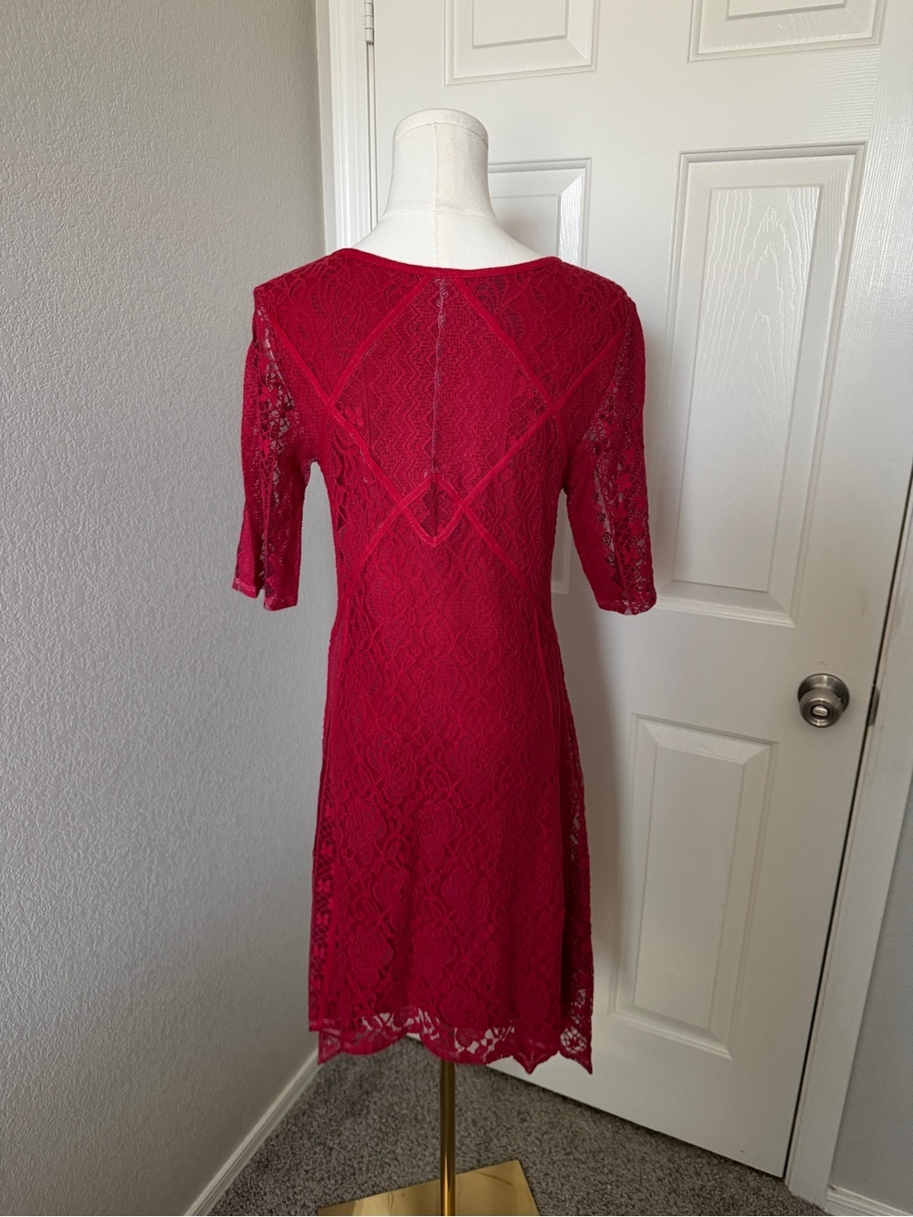 Sundance Raspberry Lace Midi Dress - Picture 4 of 4